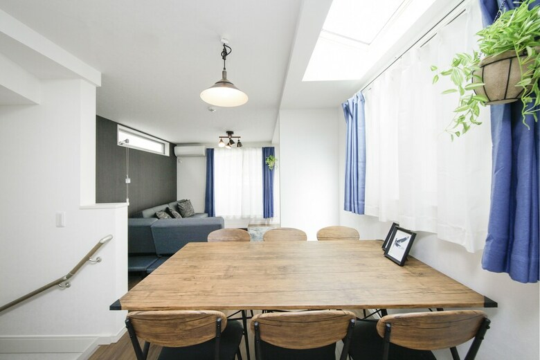 Higashi-rokugo House White
