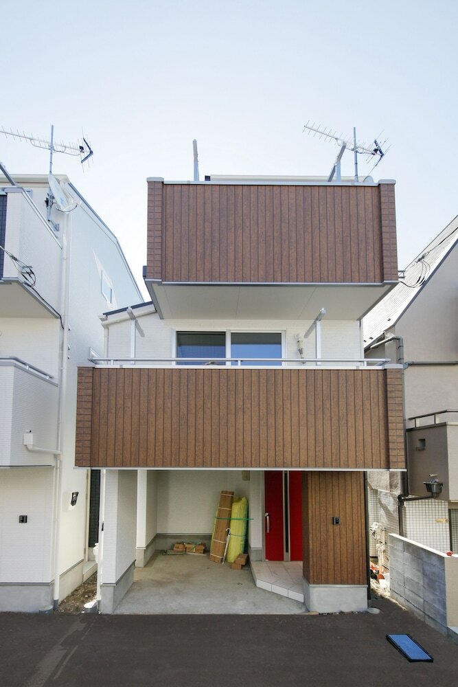 Higashi-rokugo House White