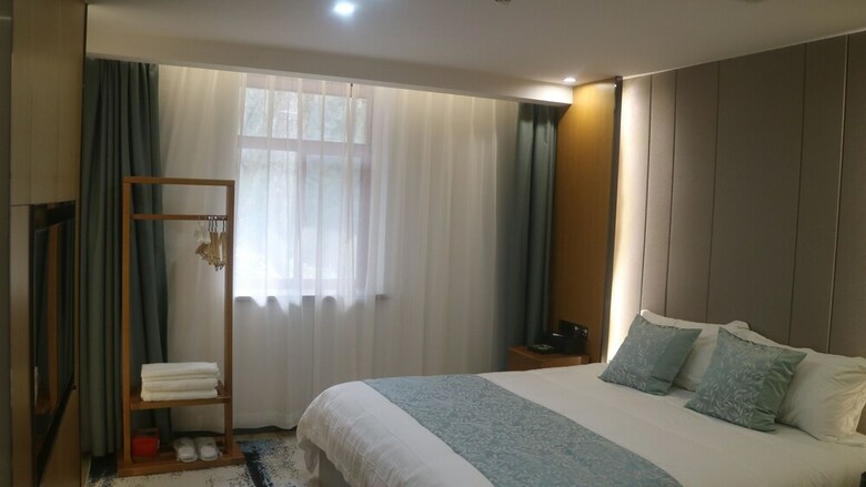 Lushan Xinyuan Hotel