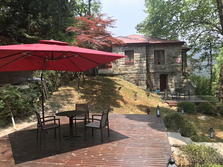Lushan Xinyuan Hotel