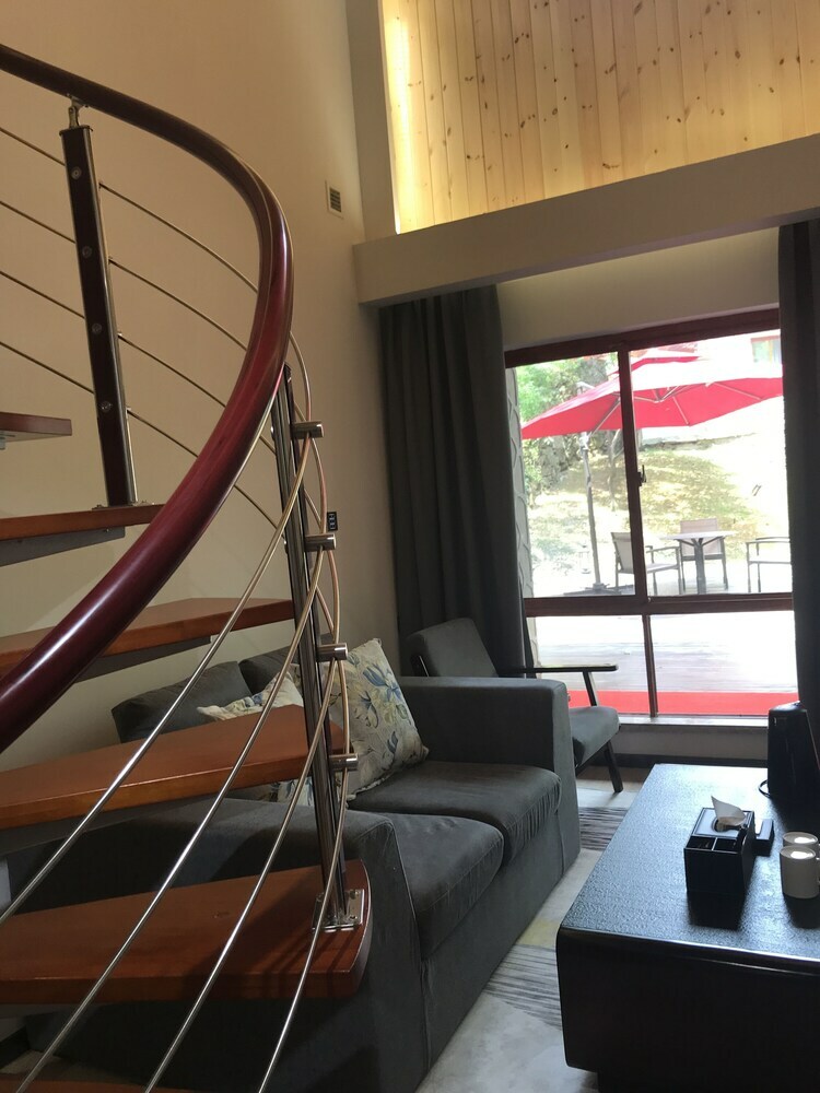 Lushan Xinyuan Hotel