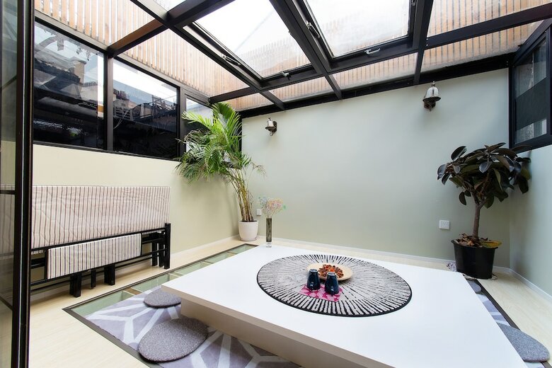 Hotel Sun Room