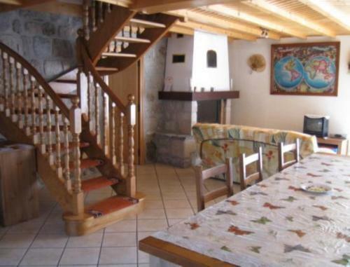 La Maison De Pierre