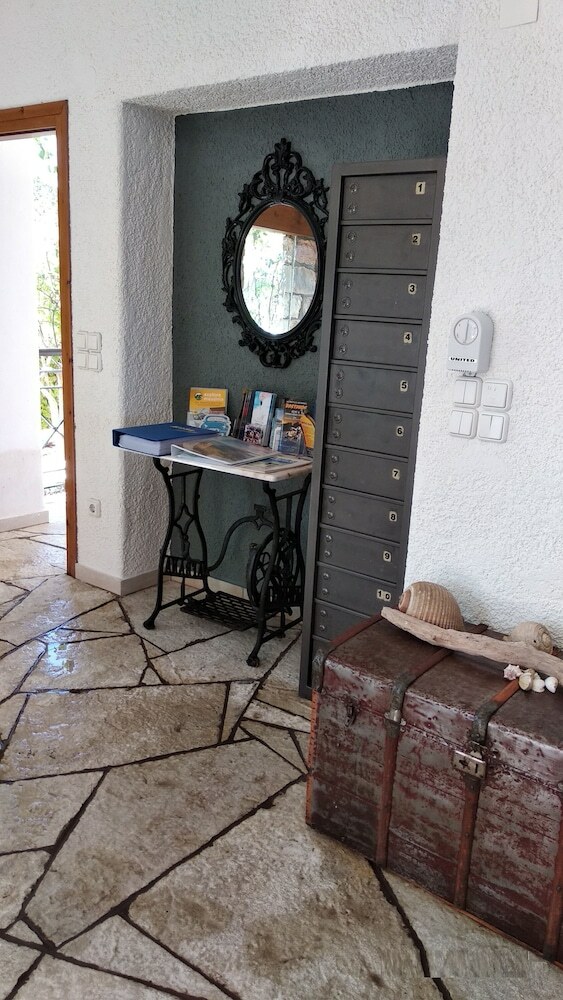 Grekis Hotel & Apartments