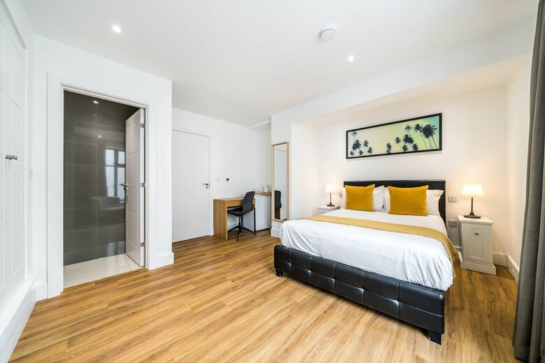 Hotel London City View