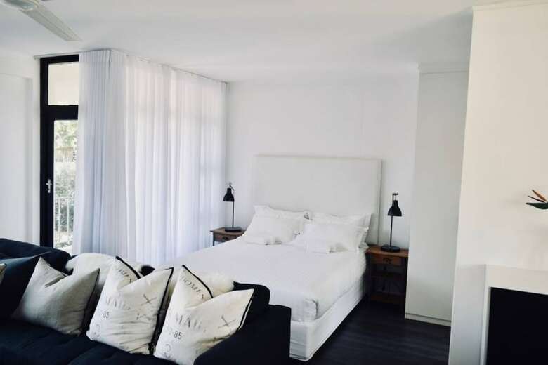 Studio Apartment In Green Point Cape Town