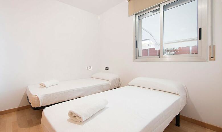 Beachfront Apartment Silvi (r80)