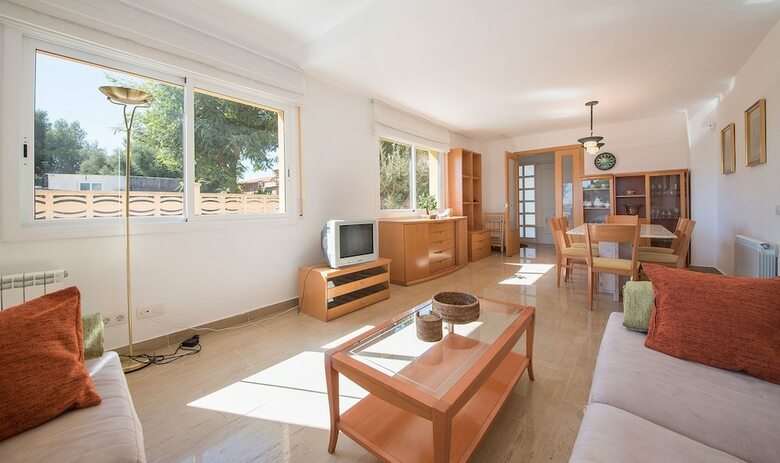 House Oliva 2 Km From The Beach (R76)