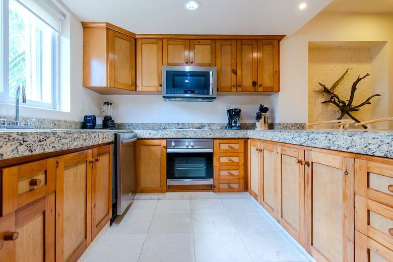 Las Palmas 2br Condo By Rmh