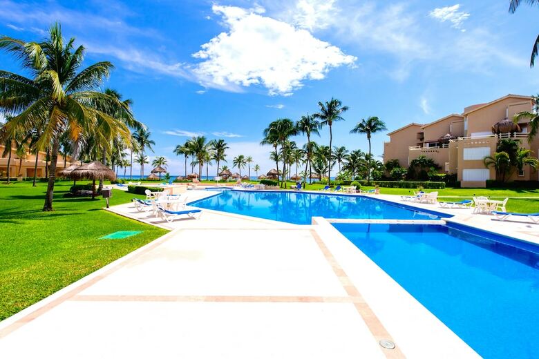 Las Palmas 2br Condo By Rmh