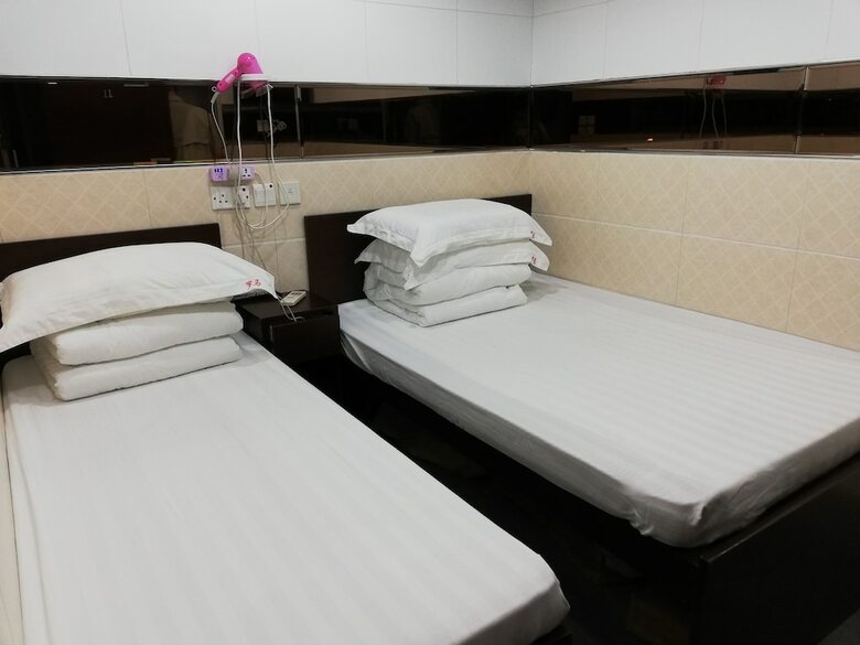 Hotel Hostel Roma H.k.