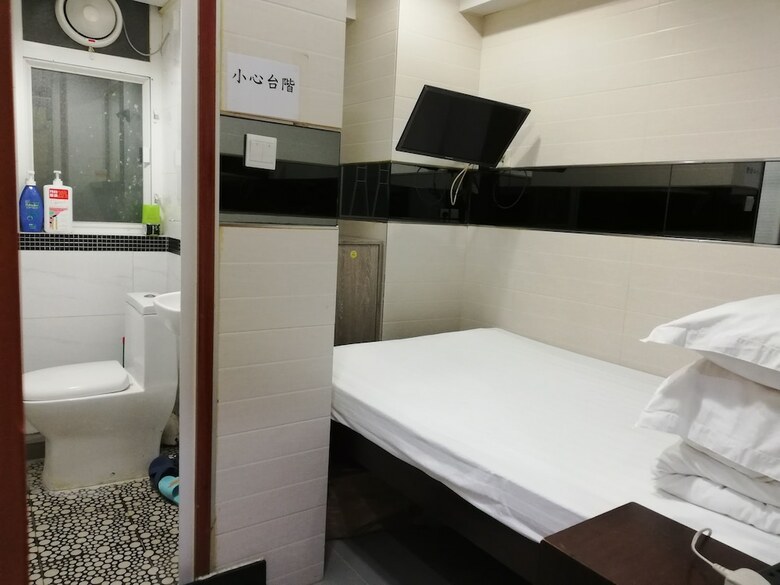 Hotel Hostel Roma H.k.