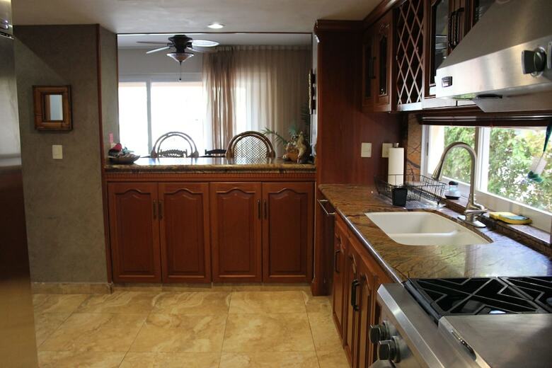 Villa Marinera�5br By Rmh