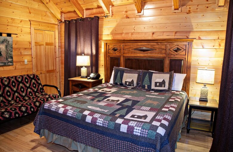 Swimming In The Clouds - Eight Bedroom Cabin