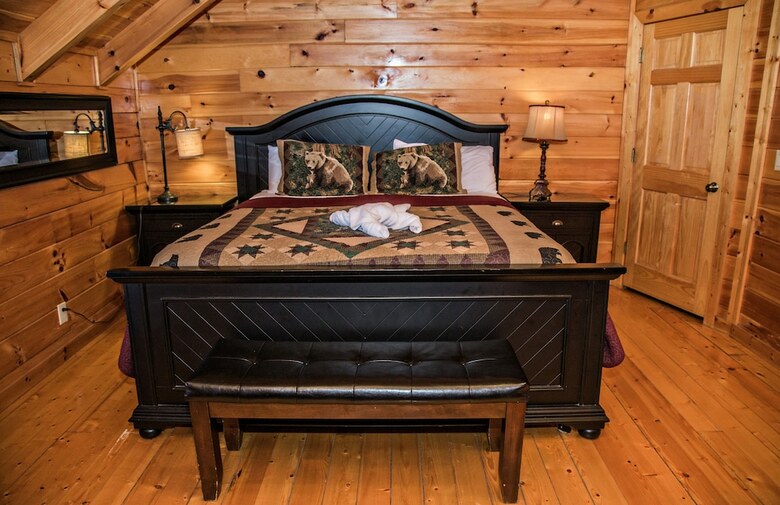 Wolfsong Lodge - Five Bedroom Cabin
