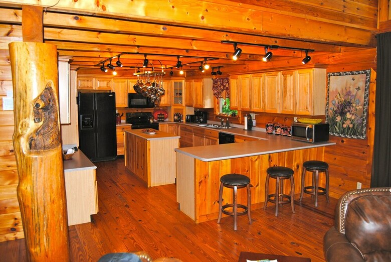 Wolfsong Lodge - Five Bedroom Cabin