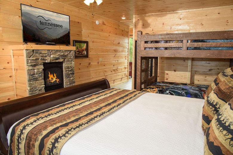 Mansion In The Sky - Eleven Bedroom Cabin
