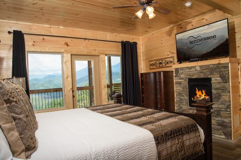 Mansion In The Sky - Eleven Bedroom Cabin