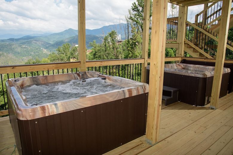 Mansion In The Sky - Eleven Bedroom Cabin