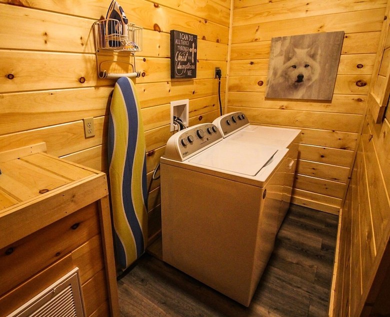 Mansion In The Sky - Eleven Bedroom Cabin