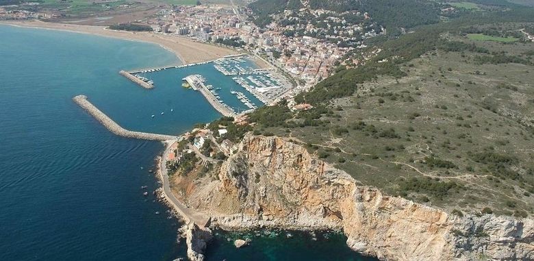 Villa Casa Con Terraza Cerca de Las Islas Medas