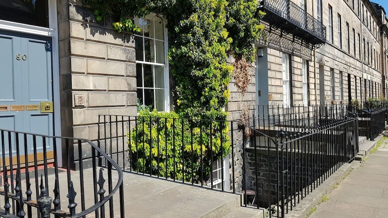 Upmarket Georgian Apartment Edinburgh