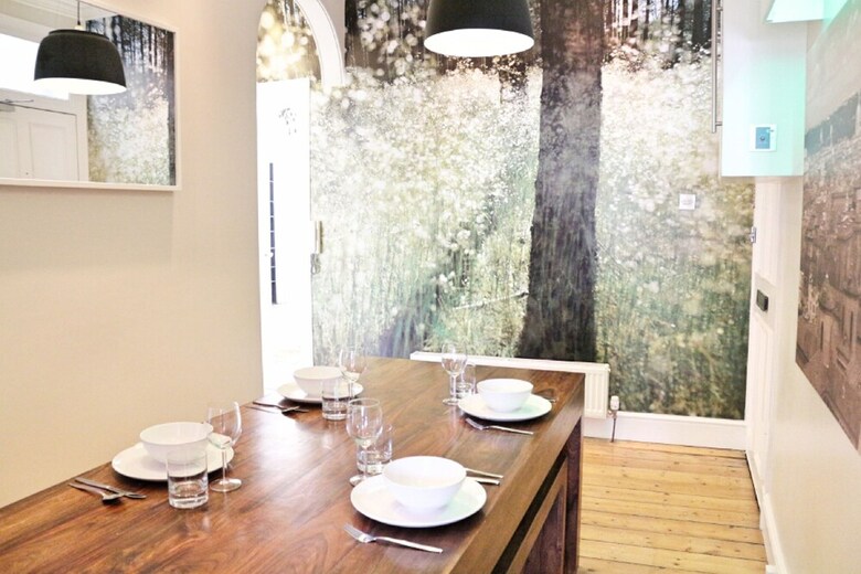 Vibrant 3-bedroom Central Apartment