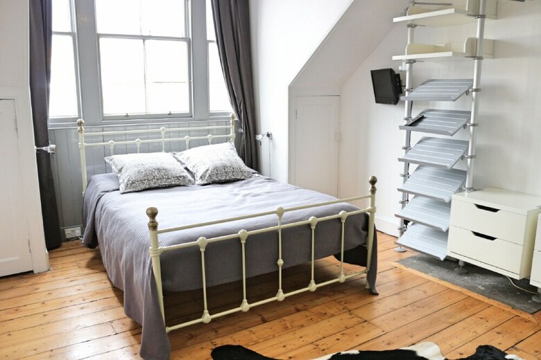 Vibrant 3-bedroom Central Apartment