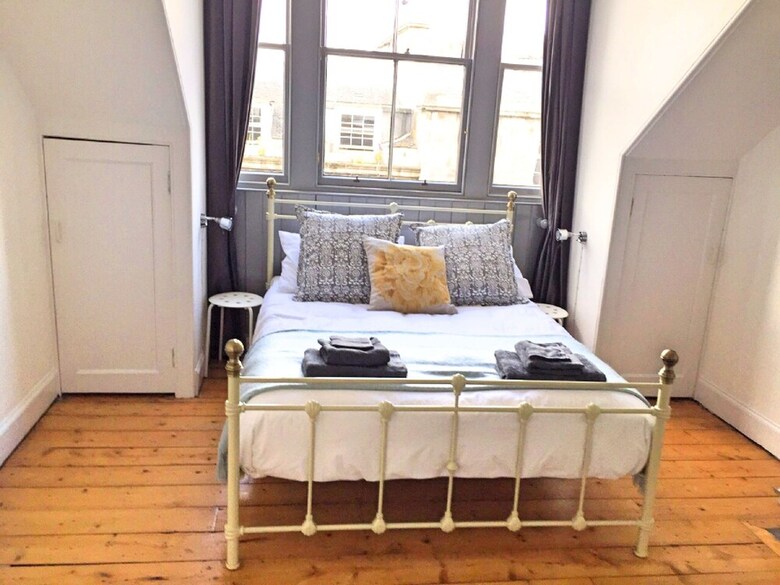 Vibrant 3-bedroom Central Apartment