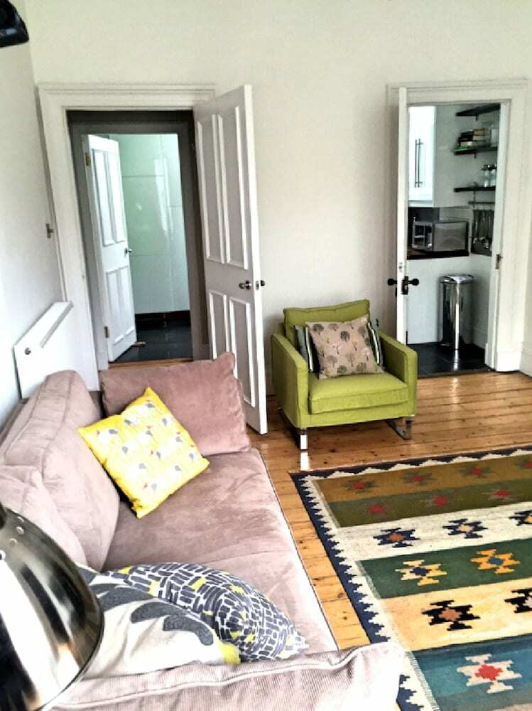 Vibrant 3-bedroom Central Apartment