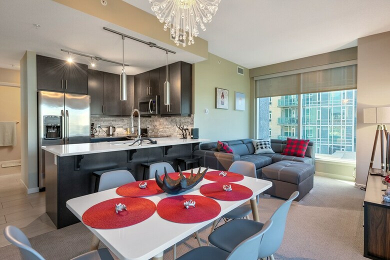 Simply Comfort. Downtown Calgary Apts