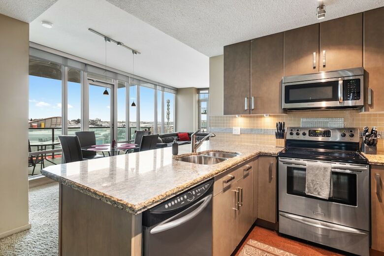 Simply Comfort. Downtown Calgary Apts