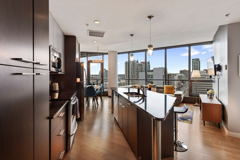 Simply Comfort. Downtown Calgary Apts
