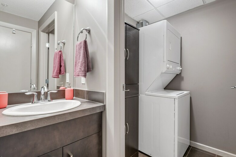 Simply Comfort. Downtown Calgary Apts