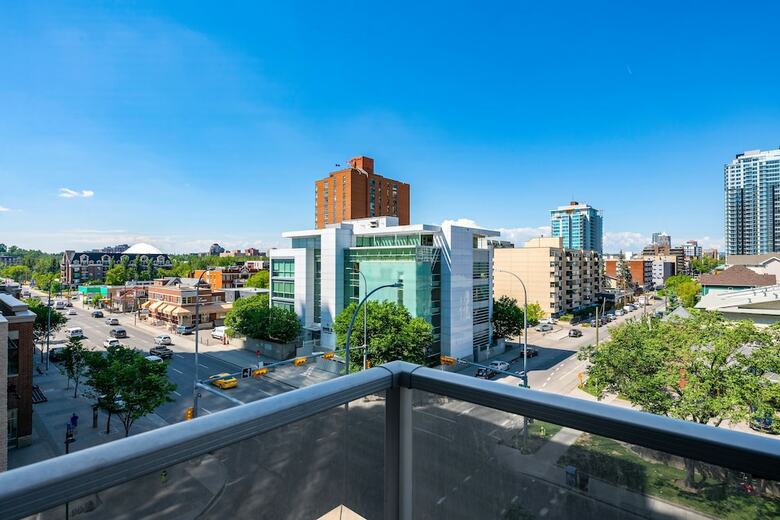Simply Comfort. Downtown Calgary Apts