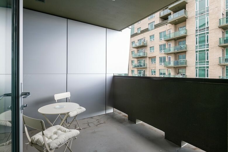 Simply Comfort. Downtown Calgary Apts