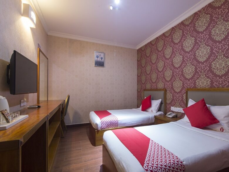 Oyo 998 Queen City Hotel