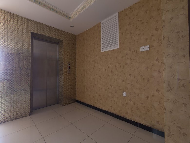 Oyo 998 Queen City Hotel