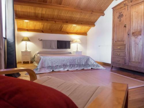 Entre Rivi�re Et For�t En Auvergne