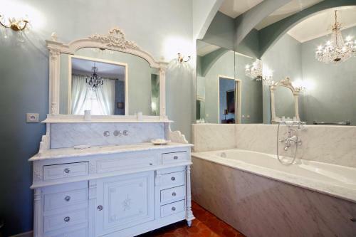 Bed & Breakfast Chateau De La Barben