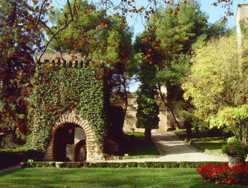 Bed & Breakfast Chateau De La Barben