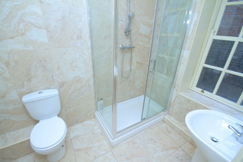 5 Star Dame Street Apartment