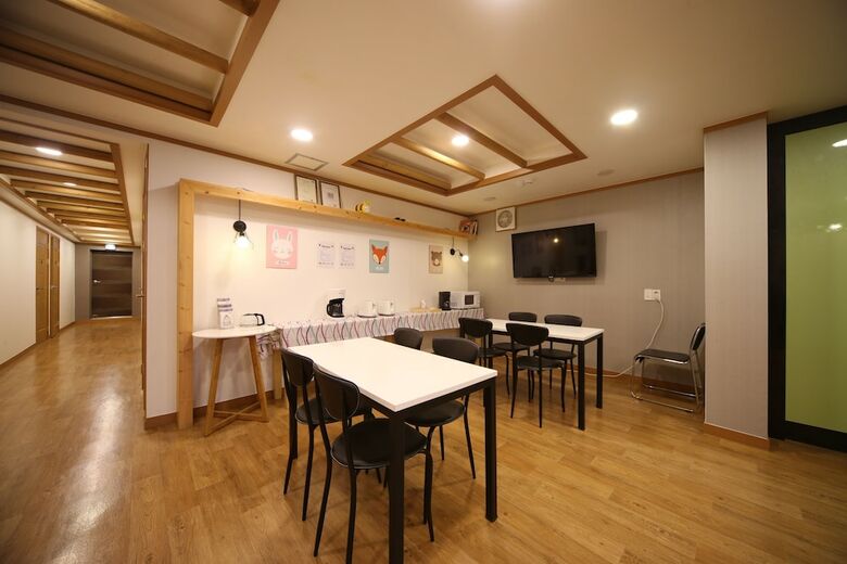 Hotel Bee House Hostel