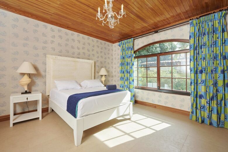 Blue Jewel Oceanfront Private Villa