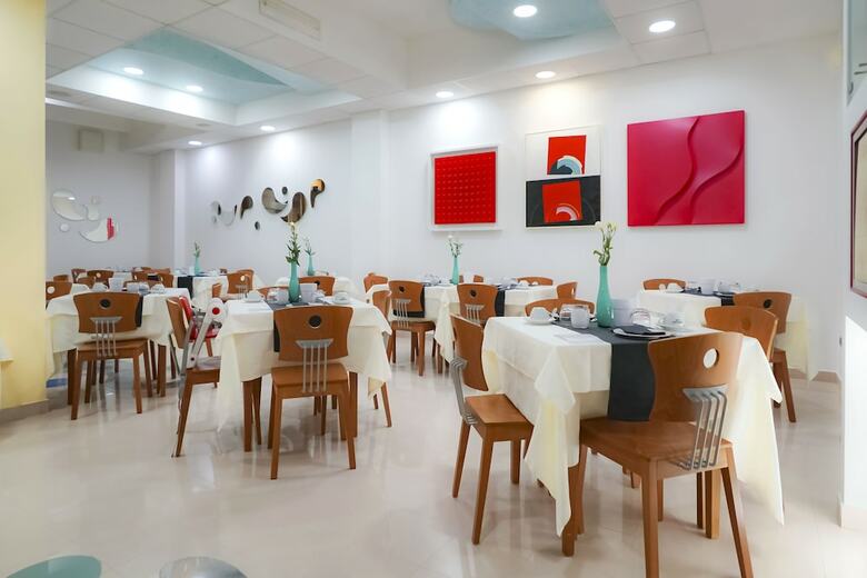 Hotel Piccadilly Suites And Rooms