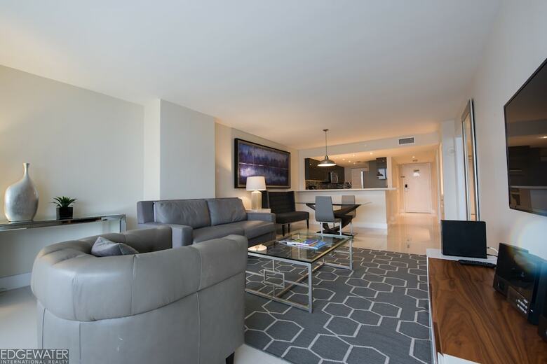 The Grand Condos By Edgewater One Ir