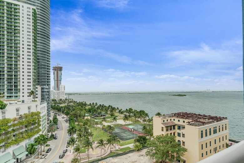 The Grand Condos By Edgewater One Ir