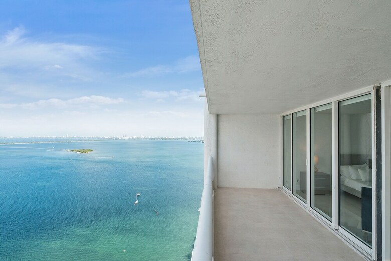 The Grand Condos By Edgewater One Ir