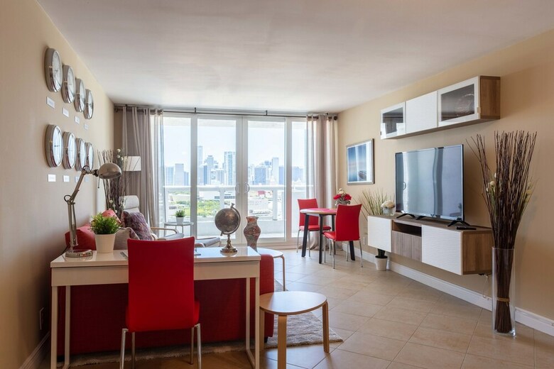 The Grand Condos By Edgewater One Ir