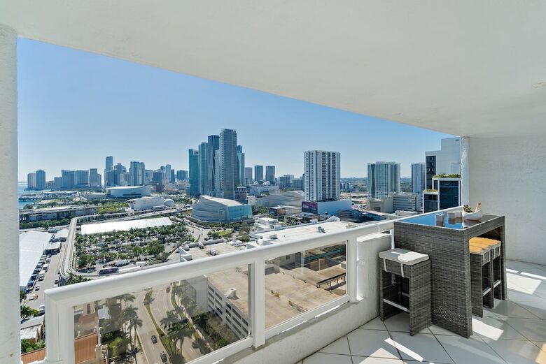 The Grand Condos By Edgewater One Ir